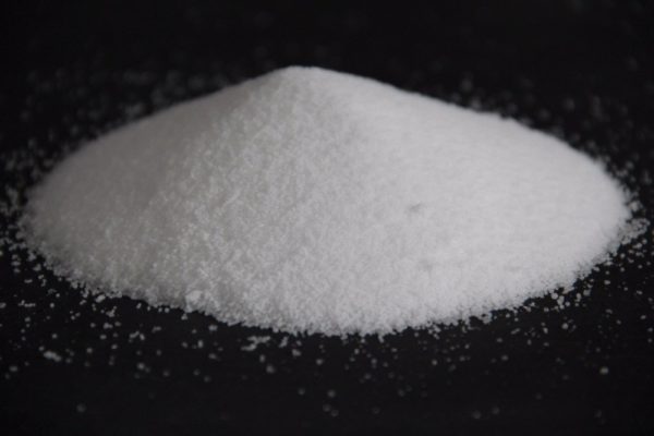 Xút hạt AGC – chất rắn dạng hạt màu trắng
